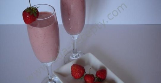 Монгольский клубнично-апельсиновый коктейль