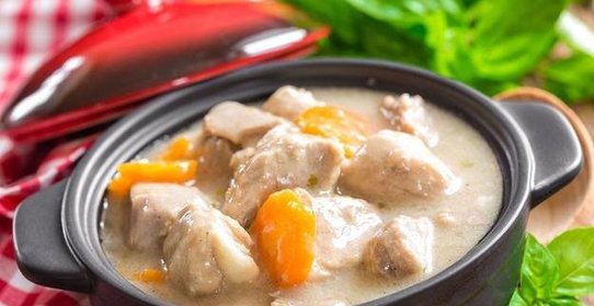 Свинина с яблоками и сметаной