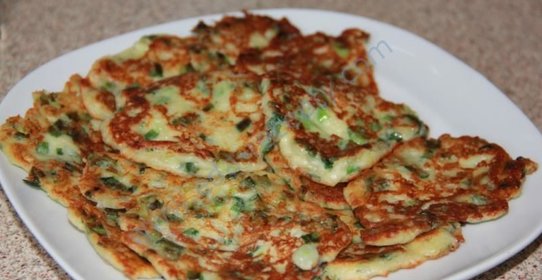 Оладьи с зеленым луком и сыром