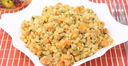 Салат из яблок и моркови с орехами