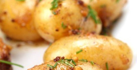 Отварной картофель с винегретом из трав и вермутом