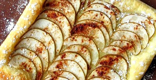 Слоеный пирог с грушей