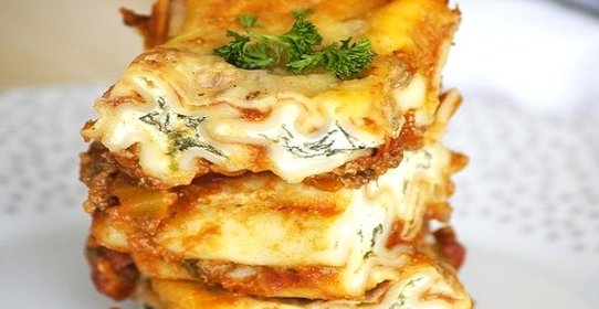 Фаршированные каннеллони, запеченные с сыром
