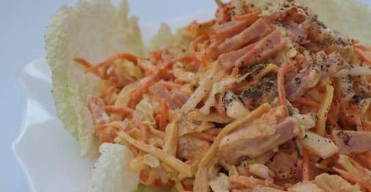 Салат с курицей, ветчиной и морковью по-корейски