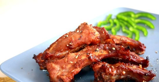 Запеченные свиные ребрышки