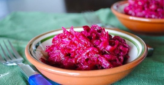 Салат из сырой свеклы