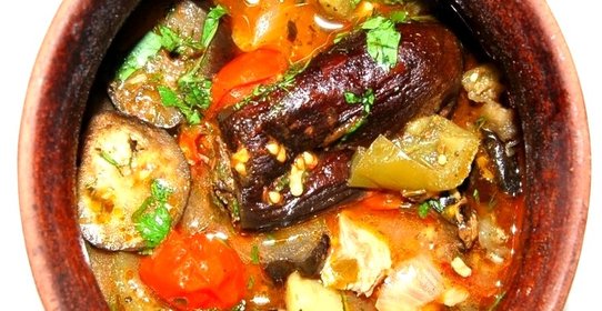 Баранина с баклажанами в горшочке