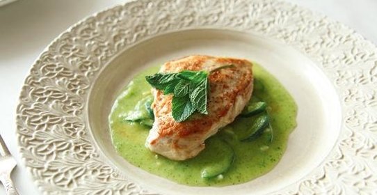 Курица с соусом из цуккини