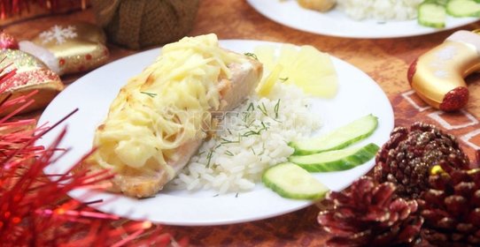 Кета под ананасами