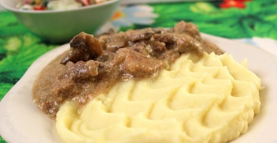 Свинина в сливочно-грибном соусе