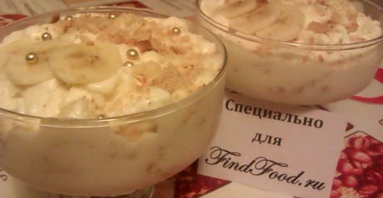 Банановый десерт с мороженым и печеньем