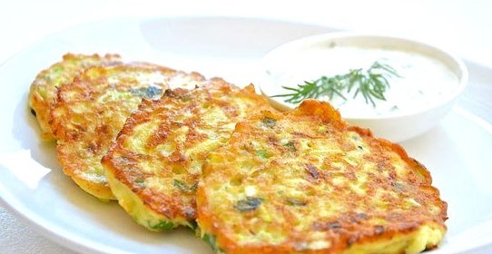 Оладьи из кабачков с сыром и чесноком