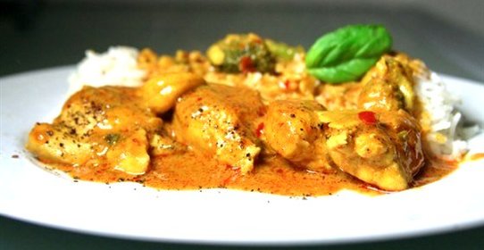 Курица в сметанно-грибном соусе