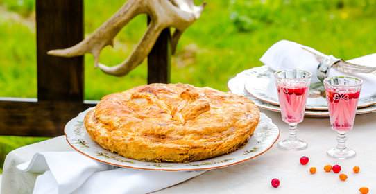 Пирог с мясом кабана