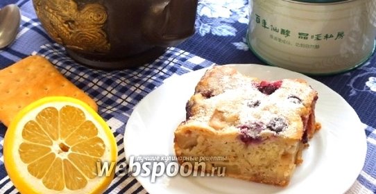 Пряный кефирный пирог с яблоками