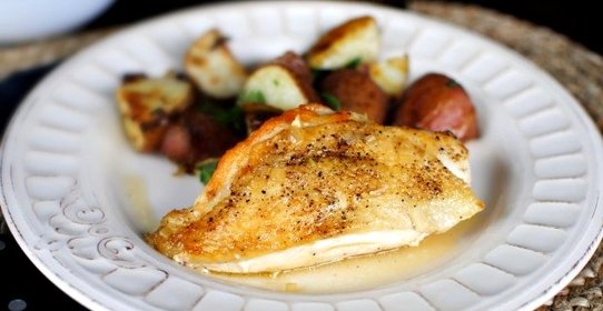 Курица с корочкой на сковороде