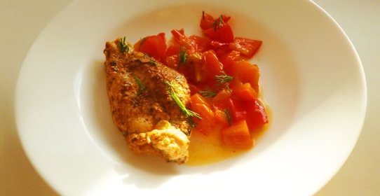 Жареная курица с болгарским перцем и томатами