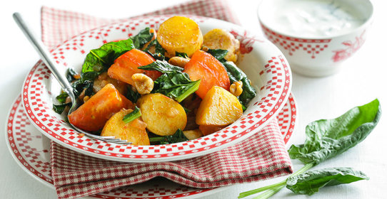 Молодой картофель со шпинатом и карри