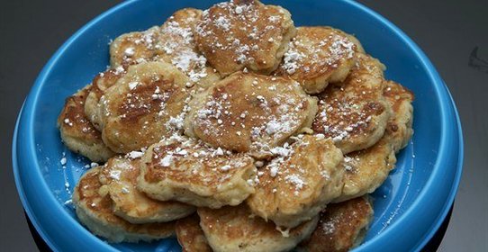 Яблочные оладьи с йогуртом