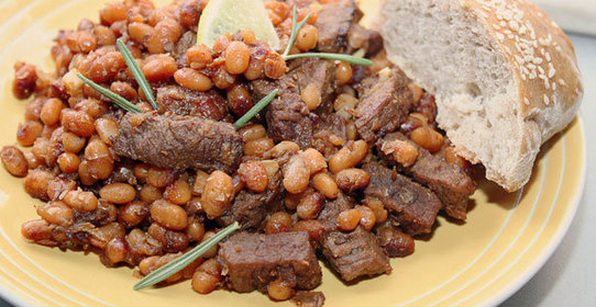 Пряное мясо с фасолью
