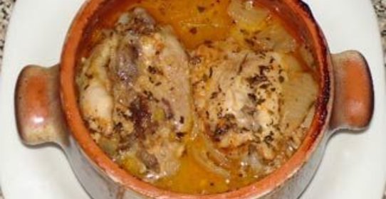 Курица в горшочке с паприкой и сливками