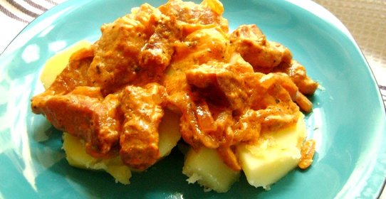 Свинина в сметанно-томатном соусе