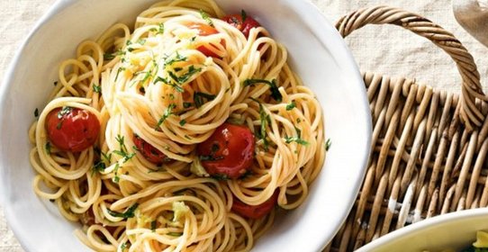 Спагетти с томатами черри и базиликом