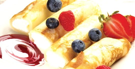 Блинчики с творогом и ягодами