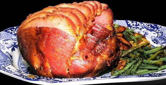 Запеченная ветчина в кленово-горчичной глазури