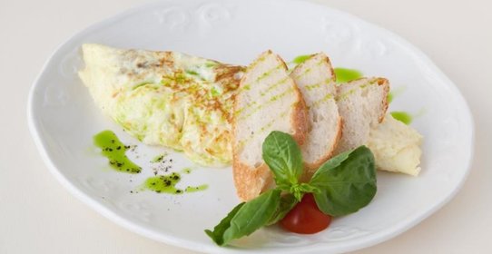 Омлет с цуккини и креветками