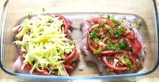 Куриная грудка под шубой из грибов и картофеля