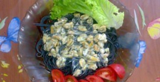 Черные спагетти с мидиями