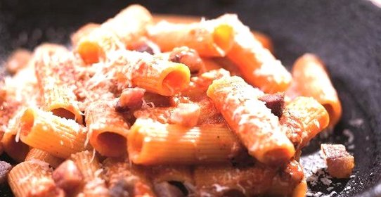 Паста аматричана (Rigatoni allAmatriciana)