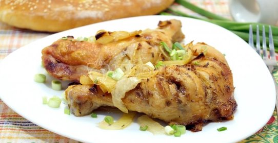 Окорочка в духовке с луком