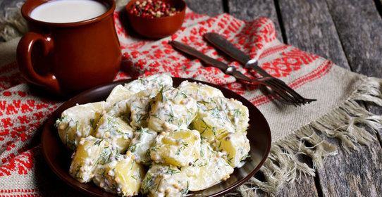 Картофель в сметанном соусе с зеленью