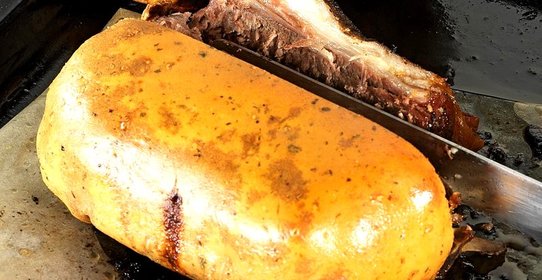 Седло ягненка в прованском тесте