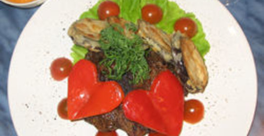 Стейк из говядины Влюблённые сердца с медальонами из баклажанов