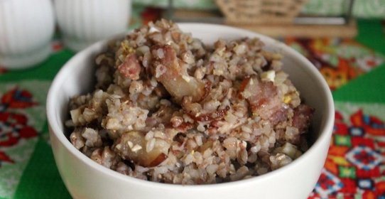 Ароматная гречка с копченой грудинкой