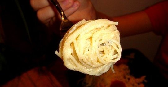 Паста с соусом из малосольного лосося