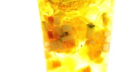 Апельсиновый пунш с джином и цитрусовым льдом