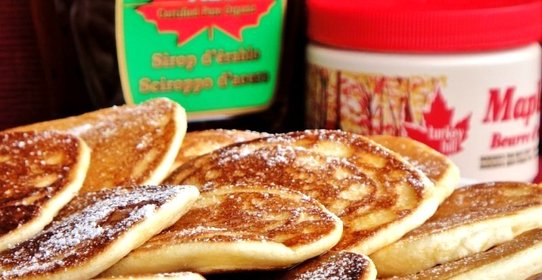 Блинчики с кленовым сиропом