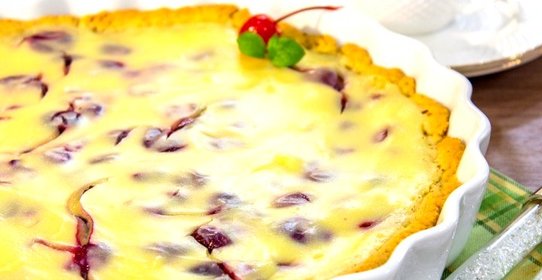 Вишневый пирог под кремом Патисьер