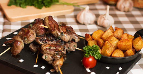 Шашлык из баранины с тзазики