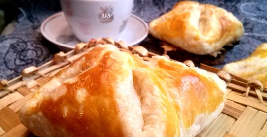 Хачапури из готового слоеного теста