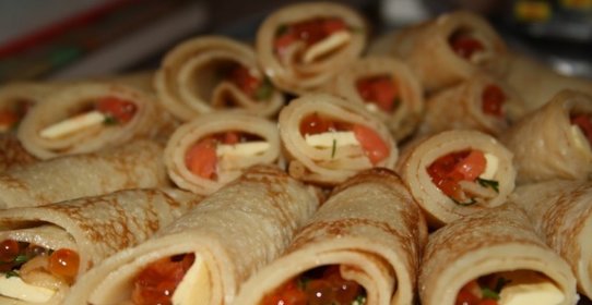 Блины с соленой семгой и красной икрой