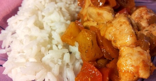 Куриное филе в кисло-сладком соусе с ананасами