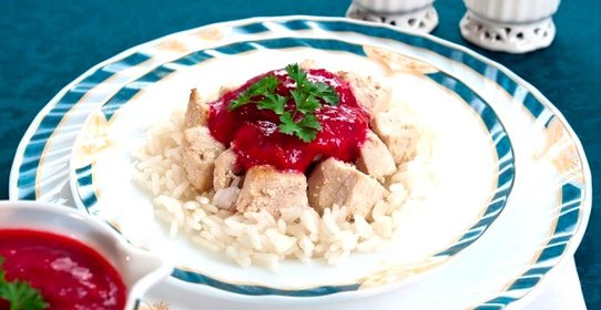 Филе индейки под клюквенным соусом