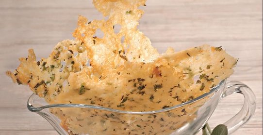 Вафли из пармезана с зеленью