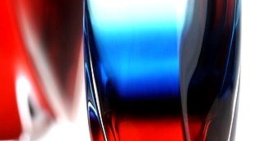 Бело-сине-красный напиток