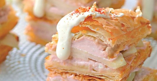 «Наполеон» с грушами и рокфором